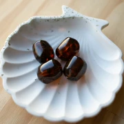 Perle baroque irrégulière en résine translucide 22x17 mm - Ambre marbré x1