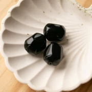 Perle baroque irrégulière en résine opaque 22x17 mm - Noir x1