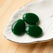 Perle plate irrégulière 25x20 mm en résine opaque - Vert émeraude x1