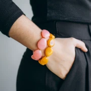 Perle plate irrégulière en résine translucide 22x17 mm - Jaune miel marbré x1