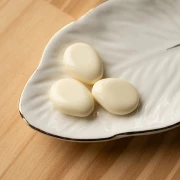Perle plate irrégulière 22x17 mm en résine opaque - Ecru x1
