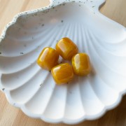 Perles tubes 16x14 mm en résine translucide - Jaune miel marbré x4