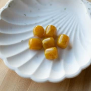 Perles tubes en résine translucide 12x11 mm - Jaune miel marbré x6