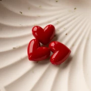 Perle coeur 15.5x18 mm en résine transparente - trou horizontal - Rouge foncé x1