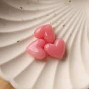 Perle coeur 15.5x18mm résine translucide - trou horizontal - Rose foncé marbré x1