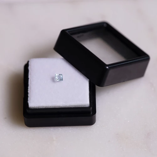 Aigue Marine carré 2.9x2.8 mm - 0.30 cts