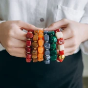 Perle cube irrégulier 15x13 mm en résine transparente - Marbré Caramel x1