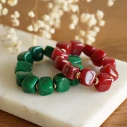 Perle cube irrégulier 15x13 mm en résine opaque - Ivoire x1