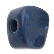 Perle cube irrégulier 15x13 mm en résine opaque - Marbré Bleu jean x1|raw }}