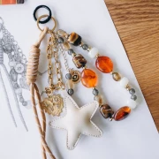 Pendentif étoile 68 mm pour bijou de sac - PU - Beige x1