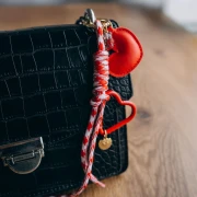 Attache paracorde pour porte clés et grigri de sac - 22 cm - Rouge - Blanc x1