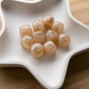 Perles cubes irréguliers 16x17 mm -Acrylique translucide Marbré marron clair x10