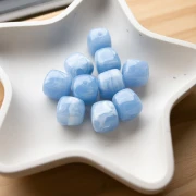 Perles cubes irréguliers 16x17 mm - Acrylique opaque - Marbré bleu ciel x10