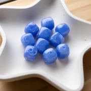 Perles cubes irréguliers 16x17 mm - Acrylique opaque - Marbré bleu royal x10