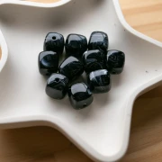 Perles cubes irréguliers 16x17 mm - Acrylique opaque - Marbré noir x10