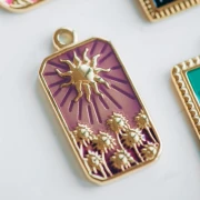 Pendentif rectangle motif Soleil 26x13 mm résine époxy Acier inox 304 Doré Violet