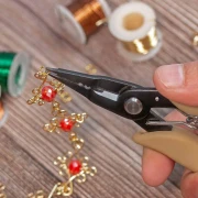 Pince bijoux multifonction 4 en 1 à ressort 14 cm - Beige x1