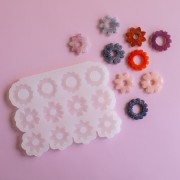 Moule en silicone Géa Creations pour réaliser des pendentifs fleur 25 mm x1