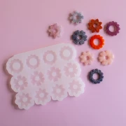 Moule en silicone Géa Creations pour réaliser des pendentifs fleur 25 mm x1
