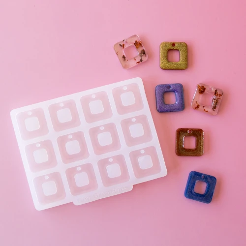 Moule en silicone Géa Creations pour réaliser des pendentifs carrés évidés 20 mm