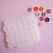 Moule en silicone Géa Creations pour réaliser des pendentifs fleurs 15 mm x1