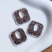 Pendentif carré évidé 21 mm en acrylique - Pailleté multicolore x1