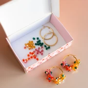 Mes bijoux DIY - Kit créoles fleurs en perles toupies version Orange