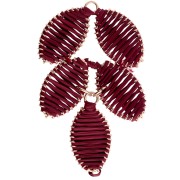 Pendentif - Pendentif feuille 68x40 mm en raphia et laiton - Bordeaux - Doré x1 Pendentif feuille 68x40 mm en raphia et laiton - Bordeaux - Doré x1