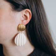 Pendentif coquillage 44x37 mm en résine - Rouge x1