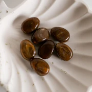 Perles plates irrégulières 18x13 mm en acrylique - Marron foncé x10