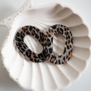 Pendentif ovale évidé 47x34 mm en acétate - Pailleté Léopard Noir - Orange x1