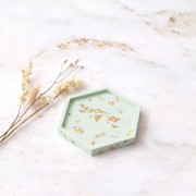 Moule hexagonal 12x10.5 cm en silicone pour réaliser un sous-verre x1|raw }}