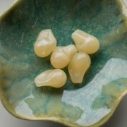 Perles irrégulières 21x15 mm en résine translucide - Marbré Beige x10