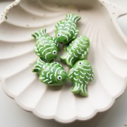 Perle poisson 27x20 mm en céramique - Vert - Blanc x1