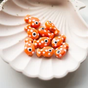 Perle poisson à pois 19x11.5 mm en céramique - Orange - Blanc x1