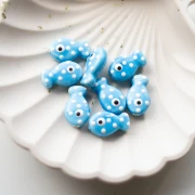 Perle poisson à pois 19x11.5 mm en céramique - Bleu - Blanc x1