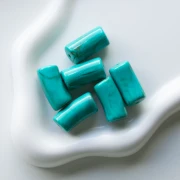 Perles tube incurvé 29x14 mm en acrylique opaque - Marbré Turquoise - Marron x10
