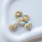 Perle coquillage escargot 21x16 mm en céramique - Bleu - Doré x1