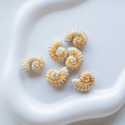 Perle coquillage escargot 21x16 mm en céramique - Blanc - Doré x1