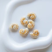 Perle coquillage escargot 21x16 mm en céramique - Blanc - Doré x1