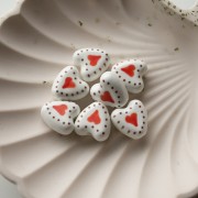 Perle coeur 14.5 mm en céramique - motif coeur - Blanc - Rouge x1