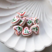 Perle coeur 14 mm en céramique - motif fleur - Blanc - Rouge x1