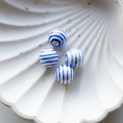 Perles rondes rayées en céramique 12 mm - Blanc - Bleu foncé x4