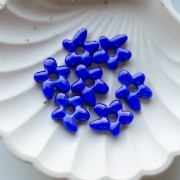 Perle fleur irrégulière 18x17 mm en verre opaque - Bleu foncé x1