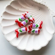 Perle Santiag - botte de cowboy 24x17 mm en verre - Motif fleur - Rouge - Lilas