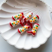 Perle Santiag - botte de cowboy 24x17 mm en verre - Motif fruit - Rouge - Pêche