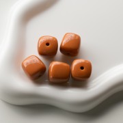 Perles cubes irréguliers 16x17 mm - second choix - Acrylique opaque - Senois x10