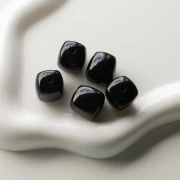 Perles cubes irréguliers 16x17 mm - second choix - Acrylique opaque - Noir x10
