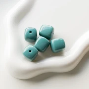Perles cubes irréguliers 16x17 mm - second choix - Acrylique opaque Bleu paon x10