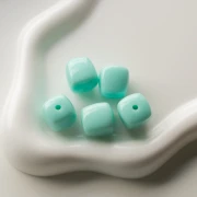 Perles cubes irréguliers 16x17 mm - second choix - Acrylique opaque Bleu givré x10